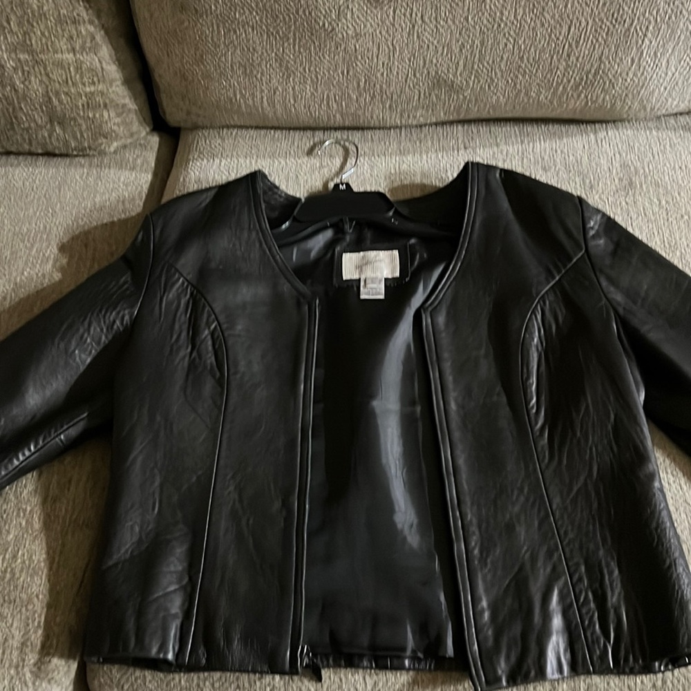 Black Short Leather Jacket. Quality, Smooth Leather. Zip Closure. Size 6